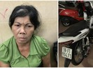 Ngủ say bên đường, xe máy bị 'bốc hơi'