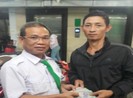 Mang gần 100 triệu mua dầu đi biển, để quên trên taxi