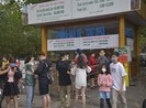 Mồng 3 Tết: Mang khẩu trang du xuân, chụp ảnh thời COVID-19