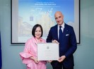 Bà Trang Lê nhận Huân chương công trạng Ý