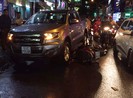 Va chạm liên hoàn 3 xe trong mưa, 2 mẹ con bị thương