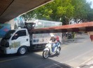 Xe tải kéo sập thanh giới hạn, đường Hoàng Sa bị phong tỏa