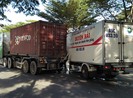 Xe tải tông đuôi container ở Bình Chánh, 2 người bị thương
