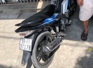 Giật đồ bất thành, hai tên cướp bỏ xe, chạy thoát thân