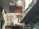 Quận 6: Nhà trong hẻm cháy dữ dội, cả khu phố náo loạn