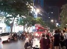 Cảnh sát cứu 1 phụ nữ rơi ở chung cư phố đi bộ Nguyễn Huệ