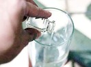 Tài xế mất xe vì ly cà phê của khách