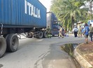 Va chạm với container, thanh niên chết thảm ở Bình Tân