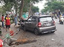 Ô tô tông nhiều xe máy ở Bình Thạnh, 2 người bị thương