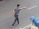 Va chạm giao thông, thanh niên cầm kiếm dài tìm đối thủ