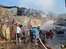 Cháy nhà kho, lan sang dãy trọ ven quốc lộ 50 ở Bình Chánh
