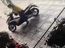 Một phụ nữ bẻ khoá trộm xe máy ở quận 1