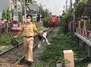 Nam thanh niên giao hàng bị tàu hoả tông ở Phú Nhuận