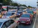 Ngã tư Phan Văn Trị - Phạm Văn Đồng ùn ứ trong giờ cao điểm