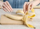 Nhiều người thường bỏ chất dinh dưỡng quan trọng khi ăn chuối