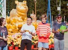 Thu Trang, Tiến Luật đua vào YouTube bằng đồ chơi súng nước