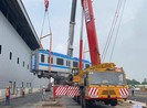 Đang ráp đoàn tàu metro 1 lên depot Long Bình