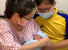 Video: Ngày đặc biệt của vợ chồng bác sĩ trẻ