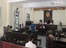Video: Cha ruột bạo hành con gái gần 1 tuổi để níu kéo vợ