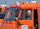 Ông Putin lái xe tải khánh thành cầu dài nhất châu Âu