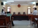 Xử vụ thầy giáo cho học trò diễn cảnh nóng kiện trường