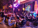 Đại biểu chất vấn việc 'đường Phạm Văn Đồng thành bar vỉa hè'