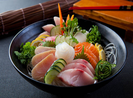 Ăn sushi thịt gà sống người đàn ông suýt bị mù vì giun đũa