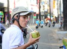 Người Sài Gòn chống chọi với nắng nóng