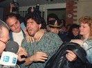 'Thời khóa biểu' kỳ lạ và lời dọa bắn của Maradona