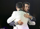 Vượt Messi giành giải xuất sắc nhất thế kỷ, Ronaldo nói gì?