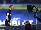 'Quy định' thổi phạt 11m khi bóng chạm tay ở Premier League