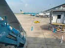 Cận cảnh chuyến bay đưa 129 lao động nhiễm COVID-19 về nước