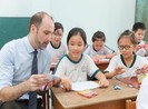 Trao tặng hơn 3.000 đầu sách cho học sinh Vĩnh Long