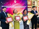 Bộ GD&ĐT trao Bằng khen cho Qũy học bổng Vừ A Dính