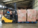 Một lô hàng bánh Trung thu Việt Nam đang sang Mỹ