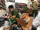 Phát hiện cửa hàng túi xách chứa 1.800 loại vũ khí