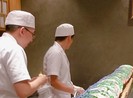 Thưởng thức miễn phí maki sushi khổng lồ nặng 8 kg