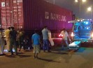 Xe container đi trong làn xe máy gây tai nạn, 1 người tử vong