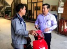 Người 'dừng xe nhặt tiền gây tai nạn' được tặng xe máy