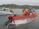 Lật tàu du lịch trên vịnh Nha Trang, 2 người chết