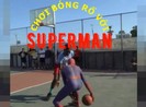 Superman thách thức tất cả mọi đối thủ ném bóng