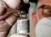 Tiêm gấp 5 lần liều vaccine ngừa COVID-19, 4 người nhập viện