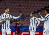 Ronaldo tỏa sáng, Juventus hạ Barca chiếm ngôi đầu