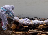 Reuters: Ấn Độ xác nhận thi thể thả sông Hằng chết vì COVID-19