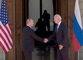 Ông Putin và ông Biden giữ khuôn mặt lạnh và tránh nhìn nhau