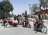 Taliban kiểm soát thêm 2 thành phố lớn ở Afghanistan