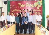 Chủ tịch Quốc hội trao quà Tết tại Bến Tre