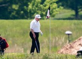 Ông Trump đi chơi golf ngày đầu tiên sau khi rời Nhà Trắng