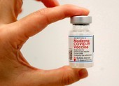 CDC Mỹ cấp phép tiêm mũi vaccine COVID-19 thứ 3 cho người suy giảm miễn dịch