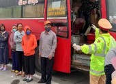 Bất chấp lệnh cấm, xe khách chở 30 người giữa dịch COVID-19